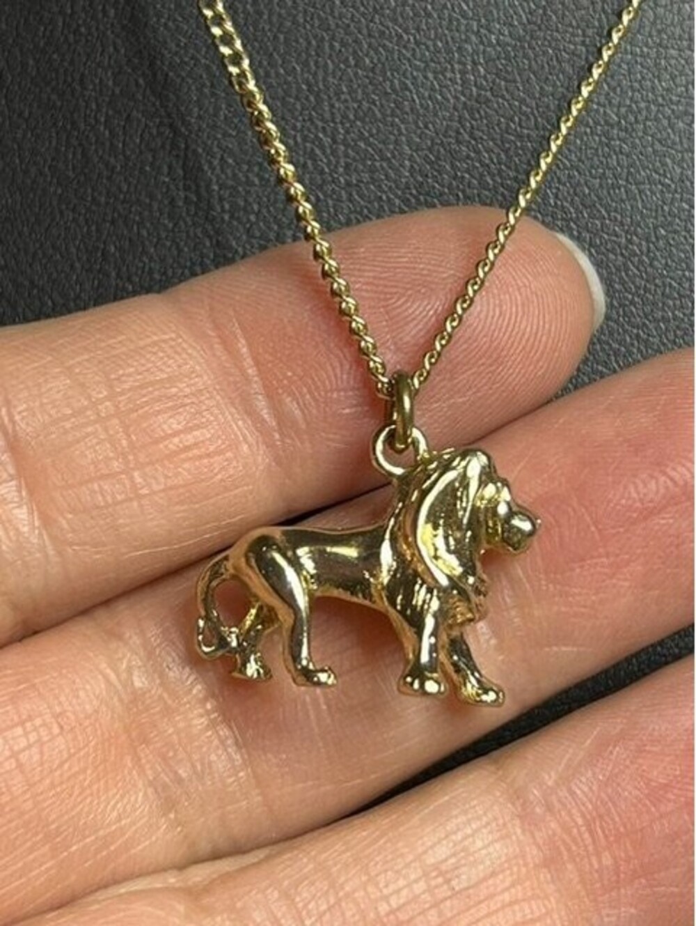 B7414 Banana Republic Gold Tone Lion Pendant Necklace 18-20" Chain Figural